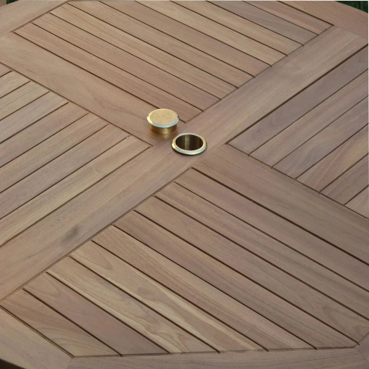 Teak Round Table F58433