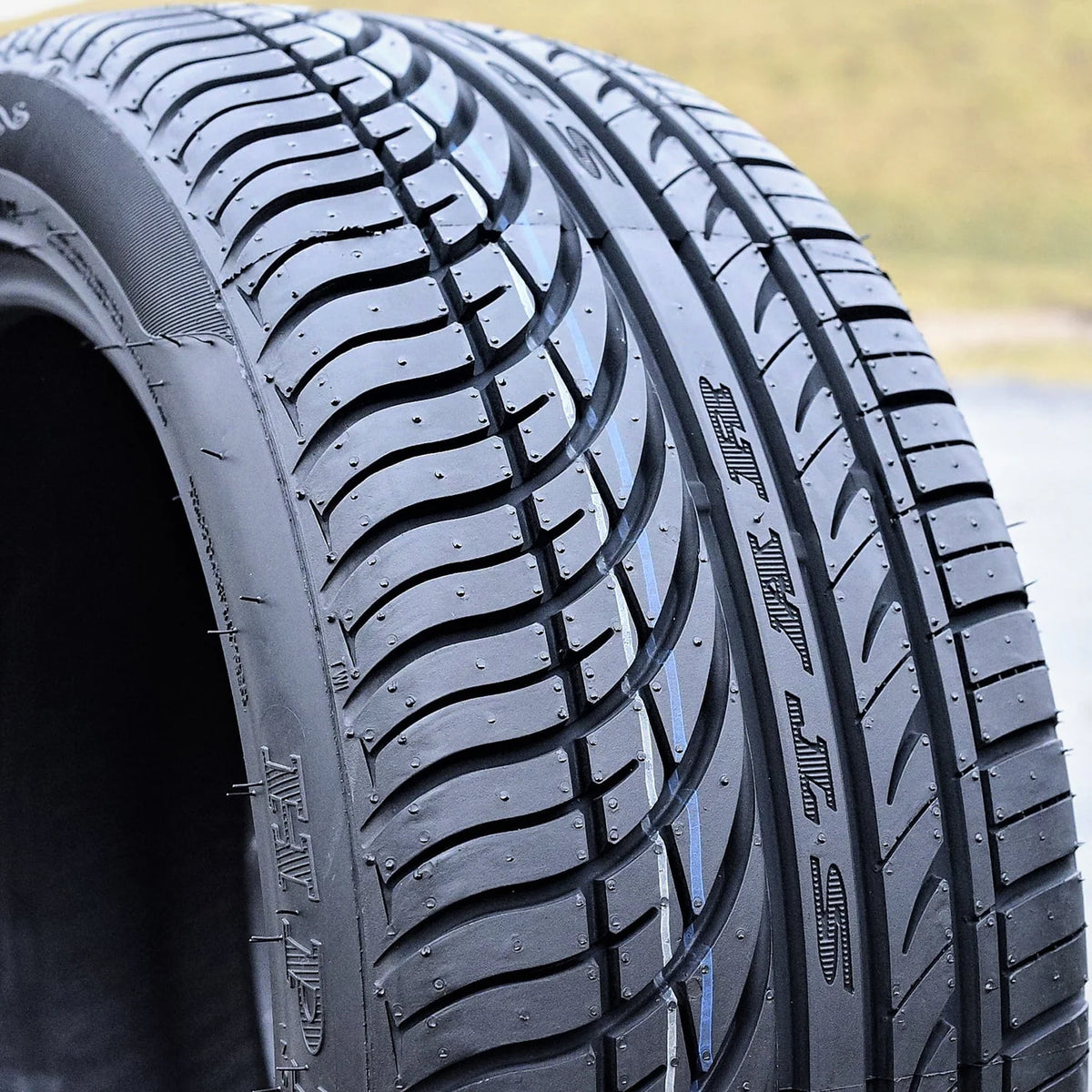 Pair of 2 Performance Tires H567765