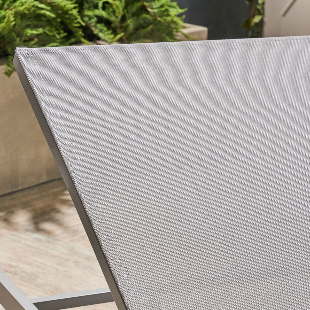 Aluminum Mesh Chaise Lounge A540425