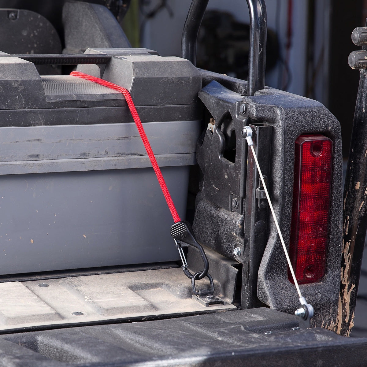Red SlideLock Carabiner Bungee 24 in T500305