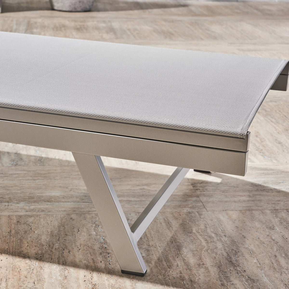 Aluminum Mesh Chaise Lounge A540425